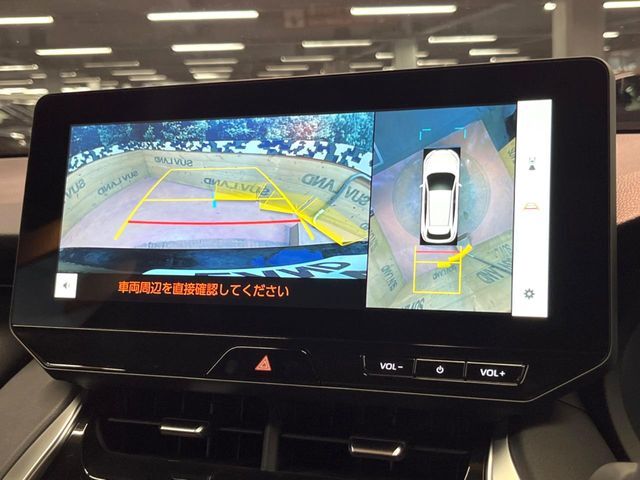 【パノラミックビューモニター】専用のカメラにより、上から見下ろしたような視点で360度クルマの周囲を確認することができます☆死角部分も確認しやすく、狭い場所での切り返しや駐車もスムーズに行えます。