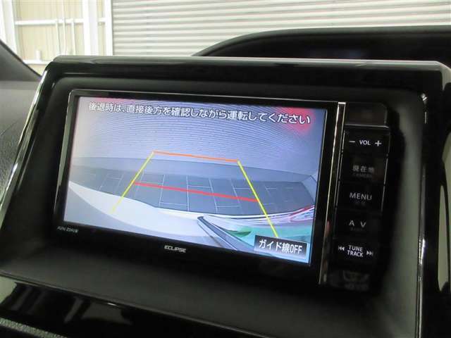 バックモニターで後方確認ができます。