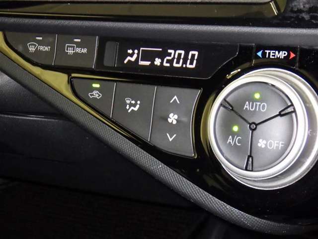 【オートエアコン】お好みの温度に設定して頂くと、車内の温度を自動調整♪快適にクルマの中を過ごして頂けます。