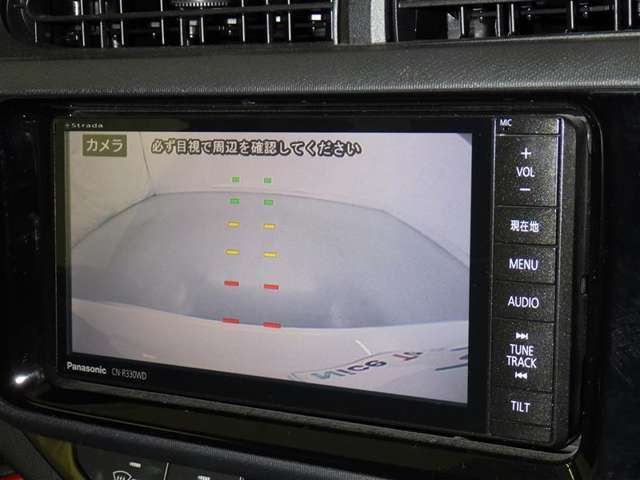 バックモニターも装備しております。バックギアに入れるとナビ画面に車の後方が映し出されます。これで後方確認も安心！
