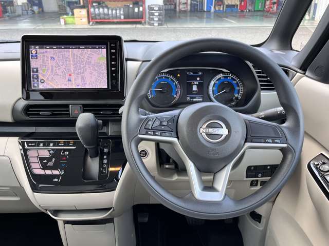 【ゆったりと運転してください】足元空間も広く、スムーズに乗り降りもいただけます♪