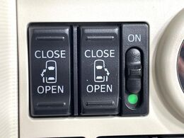 【両側パワースライドドア】スマートキーや運転席のスイッチで後席両側スライドドアの開閉が可能♪電動だから力を入れてドアを開ける必要が無く、小さなお子様でも簡単に開け閉めでき快適です♪