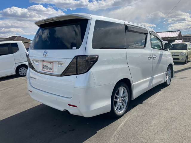 ☆内外装ともに綺麗に洗車いたします☆専門のスタッフがお車を綺麗にしてご納車いたします！板金やコーティングも承っております！とっておきの一台をご提供いたします！
