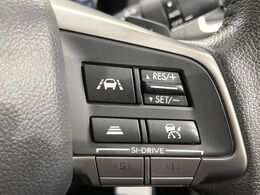 【全車速追従機能付クルーズコントロール】高速道路での長距離走行が楽に！！自動で速度を保つクルーズコントロールが、衝突軽減システムと連携し、前方の車両を感知して車間を保つように速度調節してくれます！！