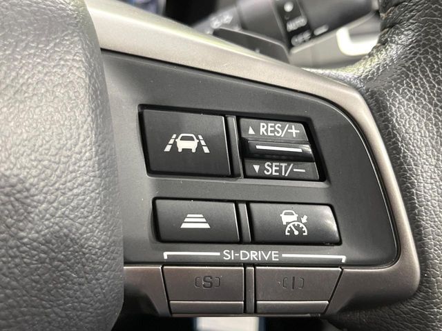 【全車速追従機能付クルーズコントロール】高速道路での長距離走行が楽に！！自動で速度を保つクルーズコントロールが、衝突軽減システムと連携し、前方の車両を感知して車間を保つように速度調節してくれます！！