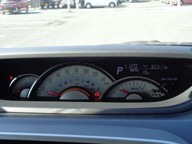 視認性の良いメーター！県内の方であれば支払い総額で乗れます！お車を取りに来て頂ければ県外登録費用はプラス1万円でOK！支払い総額で比べてください！全国登録納車もできます！お気軽にご相談下さい！