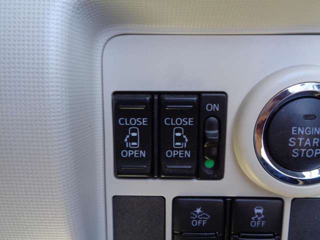 両側パワースライドドア！狭い駐車場や壁際などでの乗降りに便利です！操作はワイヤレスリモコン、室内のコントロールスイッチ、ドアハンドルで行えます！挟み込み防止機能付で安心！