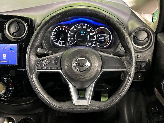 ステアリングも使用感が少なく、きれいな状態となっております♪