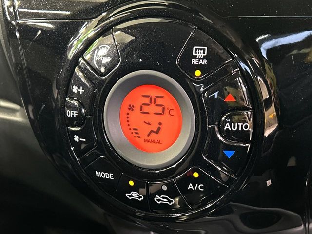 【オートエアコン】一度お好みの温度に設定すれば、車内の温度を検知し風量や温度を自動で調整。暑い…寒い…と何度もスイッチ操作をする必要はありません。快適な車内空間には必須の機能ですね♪