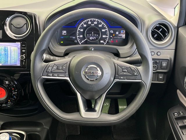 【ステアリングスイッチ】運転中、前方から目線をそらすことなく、オーディオ等の操作が可能な便利機能！安心＆快適なドライブを演出してくれます♪