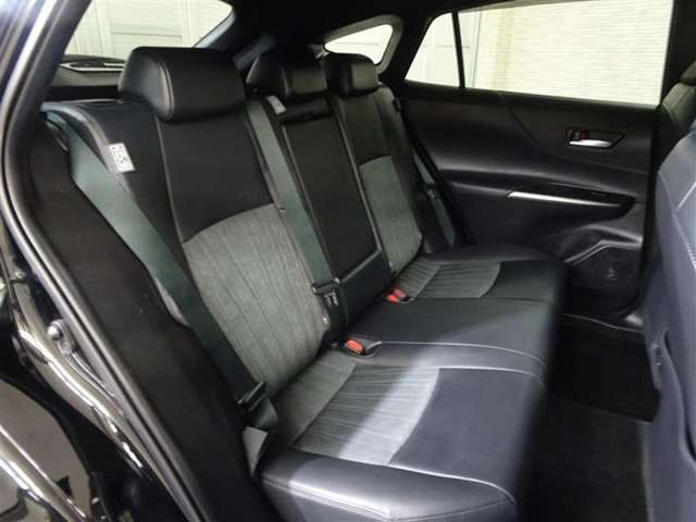 ゆとりある広々とした車内空間は、ドライブを始め買い物やレジャーなど、幅広く活躍します。一人でもみんなとでもお出かけを楽しみましょう！