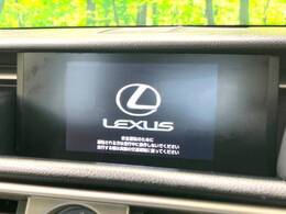 【メーカー純正ナビ】インテリアに溶け込むスタイリッシュな「専用設計」メーカーナビを装備♪視認性や操作性など基本性能にも優れ、より上質なカーライフをお楽しみいただけます。