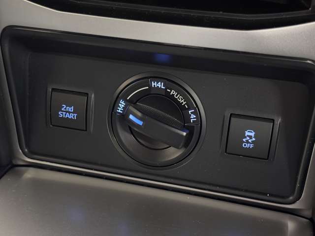 店舗にて現車の確認もいただけますので、お電話で在庫のご確認の上是非ご来店くださいませ。