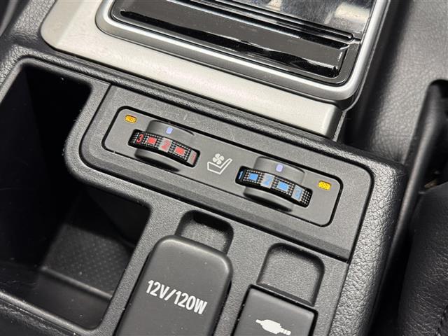 【シートヒーター/ベンチレーション】暑い季節は冷風がシートの目からそよぎ、寒い季節はシートを暖められますので、季節を選ばず快適に過ごせます。