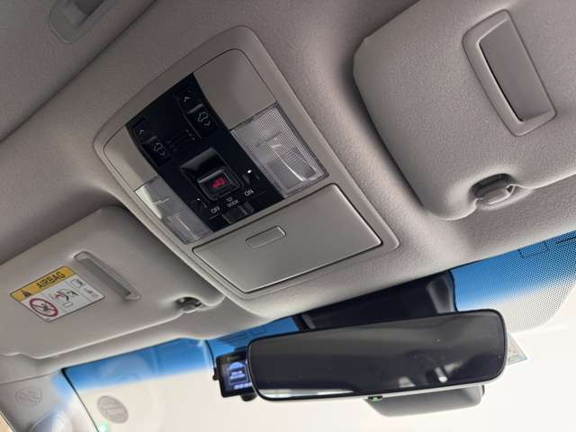 店舗にて現車の確認もいただけますので、お電話で在庫のご確認の上是非ご来店くださいませ。