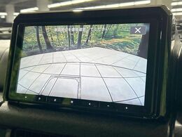 【バックカメラ】駐車時に後方がリアルタイム映像で確認できます。大型商業施設や立体駐車場での駐車時や、夜間のバック時に大活躍！運転スキルに関わらず、今や必須となった装備のひとつです！