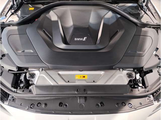 【ご納車前点検】BMW認定中古車は100項目の箇所を徹底的にチェック致します。機械的な箇所や電気系、コンピューターなどをご納車前に点検し、交換基準に達した部品は全て新品に修理返品した後にご納車致します。