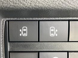 【両側パワースライドドア】スマートキーや運転席のスイッチで後席両側スライドドアの開閉が可能♪電動だから力を入れてドアを開ける必要が無く、小さなお子様でも簡単に開け閉めでき快適です♪