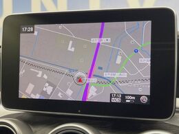 ●純正ナビ:一体感のあるナビは、高級感ある車内を演出してくれます。Bluetooth再生などオーディオ機能も充実しておりますので、運転もより楽しめます♪