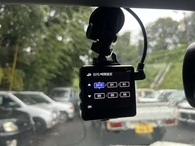 自社ローンは取扱いしておりませんが、ブラック・金融事故・破産・債務整理の方でも審査申込出来て比較的OKの出やすいローンの取扱いもございます。カーセンサーを見たとご相談下さいませ♪当社なら分割で買えます！！