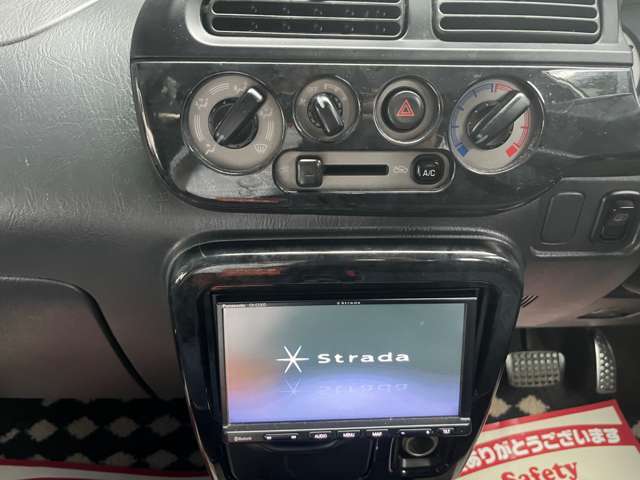 お店の前や横などに多数展示中です♪敷地が狭い為別場所にも展示中です♪御来店の際は事前にご連絡頂ければゆっくりと現車確認出来るようにご準備いたします♪