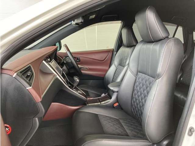 トヨタ中古車「まるごとクリーニング」施工済。外装はもちろん内装はシートを外して見えない所まで徹底洗浄しています。