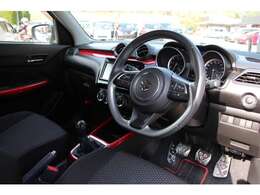 シンプルで飽きのこないデザインの室内空間ですね！！