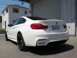 BMWの安全性に加えて先進の安全装備も充実しています。安心安全にお乗りいただける一台です。