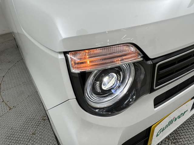 【　LEDヘッドライト　】悪天候や夜間の走行も視界良好で安心してお乗りいただけます。