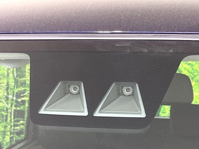 【トヨタセーフティセンス】走行中に前方の車両等を認識し、衝突しそうな時は警報とブレーキで衝突回避と被害軽減をアシスト。より安全にドライブをお楽しみいただけます。