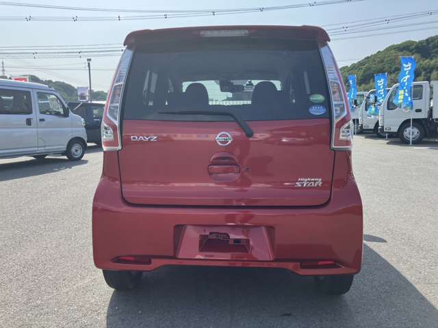 丁寧な整備には定評があり、自信を持ってお客様のお車の整備を行います。専門知識豊富なスタッフが親切・的確にご対応致します。