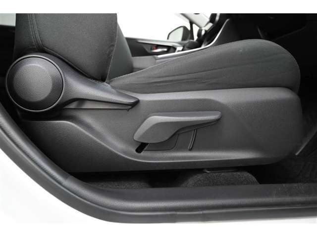 運転席リクライニング＋シート上下アジャスターレバーです。運転席シートの調節ができます。