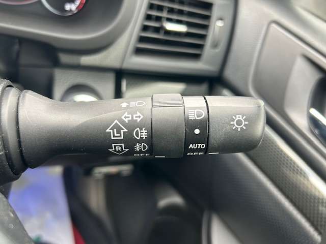 【運転席操作部】快適なドライブを楽しむための機能が装備されています！運転席から触れるので、使いやすいです！除菌プランいれていただくと、さらに清潔で安心していただけます！
