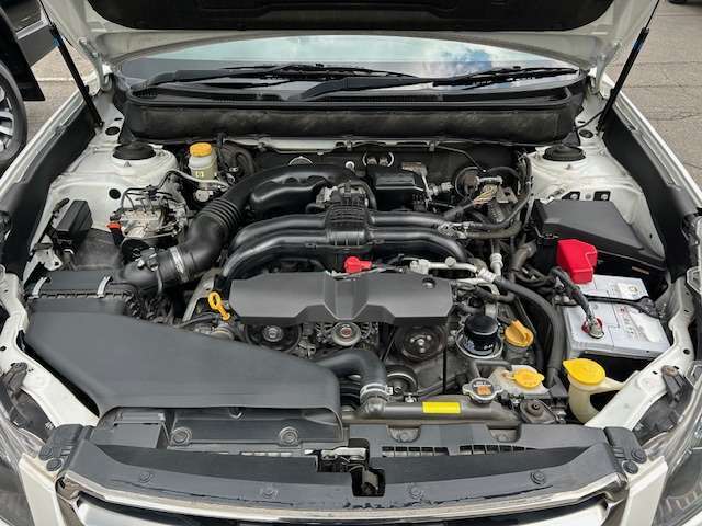 【エンジンルーム】エンジンの調子は良好です！ご納車前にはしっかりとオイル交換・その他油種類の点検補充をさせて頂きます。また、ガリバーでは修復歴のある車は販売いたしません。