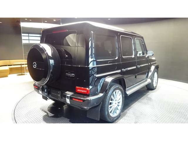 メルセデスの認定中古車「サーティファイドカー」では、万一お車が故障した場合も、ご購入後1年間もしくは2年間※は走行距離にかかわらずメルセデス・ベンツ正規サービスネットワークで無料修理いたします。