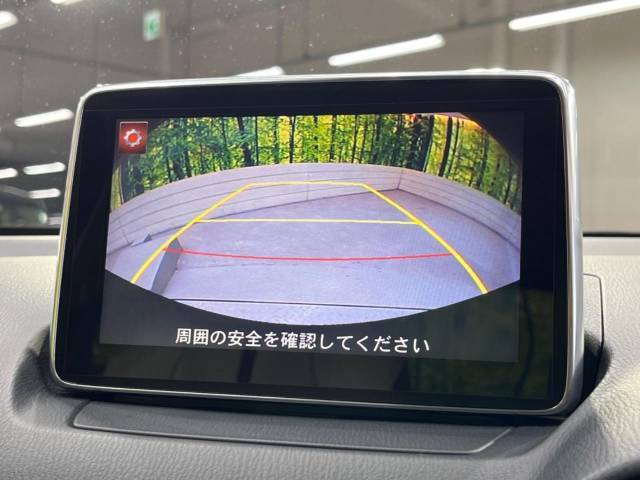 【バックカメラ】駐車時に後方がリアルタイム映像で確認できます。大型商業施設や立体駐車場での駐車時や、夜間のバック時に大活躍！運転スキルに関わらず、今や必須となった装備のひとつです！