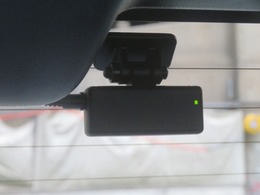 ドライブレコーダーのリア撮影用カメラです。車体後方の映像をバッチリ記録します。