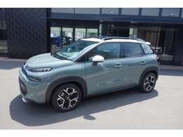 弊社では全車両の事前点検整備を実施しております。新車保証を継承しましてのご納車となります。