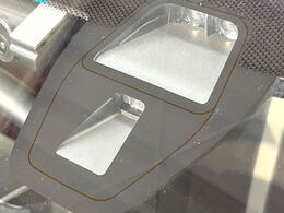 【シティブレーキアクティブシステム】低速走行中に前方の車両等を認識し、衝突しそうな時は警報とブレーキで衝突回避と被害軽減をアシスト。より安全にドライブをお楽しみいただけます。