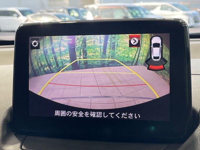 【バックカメラ】駐車時に後方がリアルタイム映像で確認できます。大型商業施設や立体駐車場での駐車時や、夜間のバック時に大活躍！運転スキルに関わらず、今や必須となった装備のひとつです！