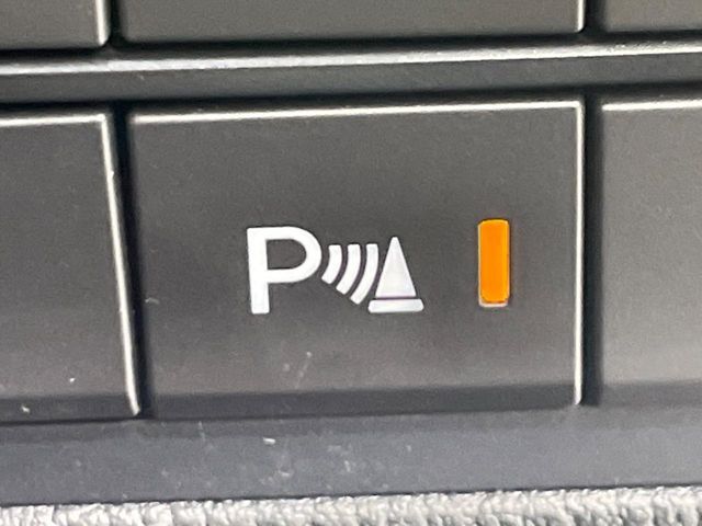 【クリアランスソナー】バンパーに付いたセンサーが障害物を検知！一定の距離に近づくとアラートで教えてくれます♪狭い駐車スペースや車庫入れ時も安心ですね☆