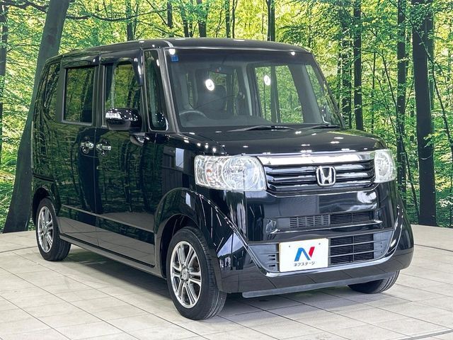 大好評のボディコーティング「弾スプラッシュコート」もご納車までに施工可能。通常のガラスコートと異なる、耐久年数6年の無機質ガラスコーティングが、ボディをキレイな状態に保ってくれます。