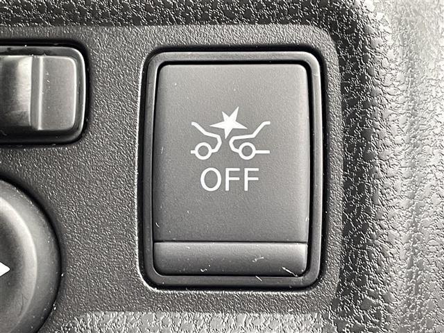 【エマージェンシーブレーキ】前方の車両や歩行者を検知し、衝突による事故回避をサポートします！機能には限界があるためご注意ください。