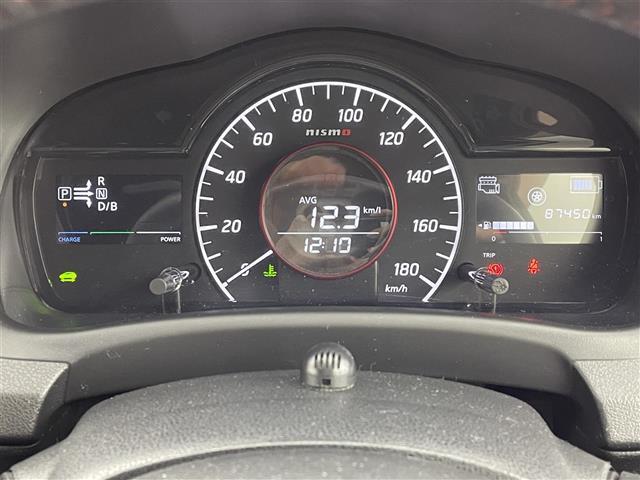 【スピードメーター】メーターがシンプルで見やすく運転しやすいですね！