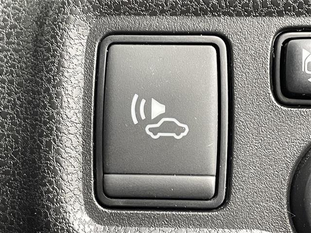 【車両接近通報装置】低速でモーターによる走行をしている時に、歩行者にクルマの接近を知らせ、注意を促します！一時停止スイッチでON/OFFの切り替えが可能です！