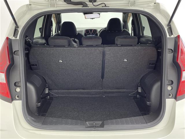 【トランク】積み込みやすくて、たっぷり積める荷室です。シートアレンジできるものは、乗車人数と荷物の量や大きさによってシートを動かすことができるので、より快適なドライブが可能です！