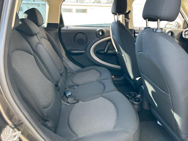 気になる車はすぐにお問い合わせください！画面右側の0066から始まる無料ダイヤルからお問い合わせ下さい！専門スタッフがお車のご質問にお答えいたします！