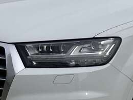 ☆ヘッドライトには明るいディスチャージを採用！フォグランプもございますので、雨の日や夜でも安全にドライブできます。また、オートライトになりますので、ライトの点け忘れ、消し忘れ等を防いでくれます☆