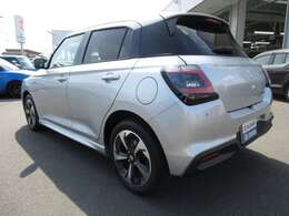 左後方より撮影☆無料保証付き販売車です！ ☆全国どこへでも！ 陸送可能(有料)ですので、県外の方も是非ご相談ください！