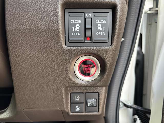 両側電動スライド！ワンタッチで開閉可能です！